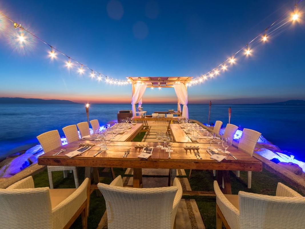 Restaurante sentado en la playa