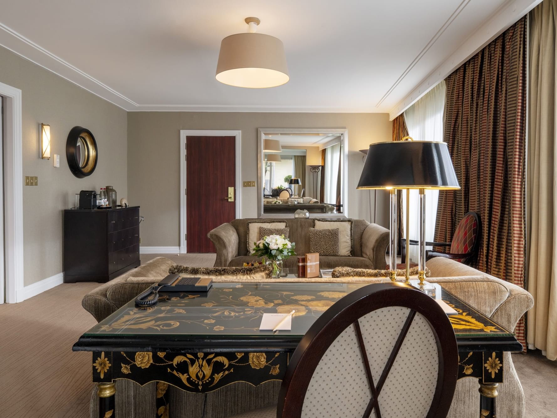 services at warwick paris