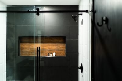 Shower at Hotel Earl