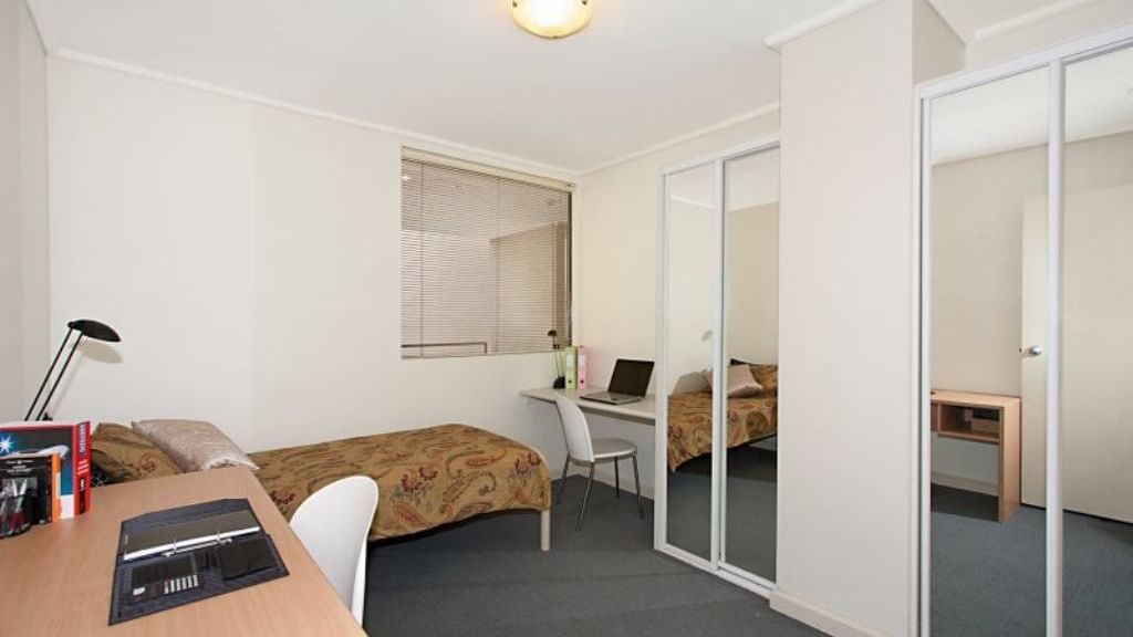 Apartments: 1 Bedroom Large Apartment