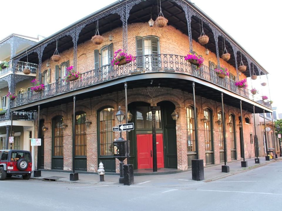 A building at the French Quarter near La Galerie Hotel