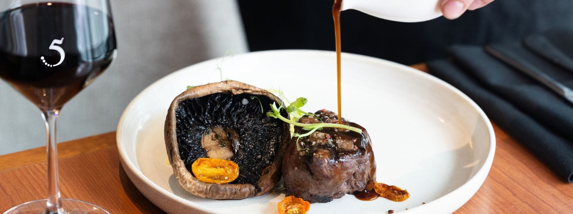 Sen5es Restaurant and Wine Bar steak