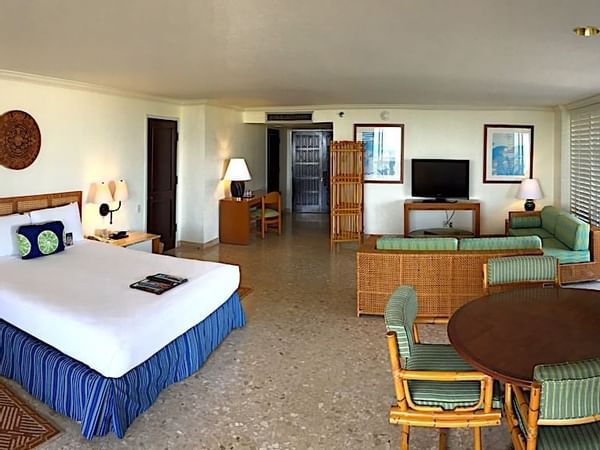Pyramid Junior Suite Ocean View King at Mundo Imperial