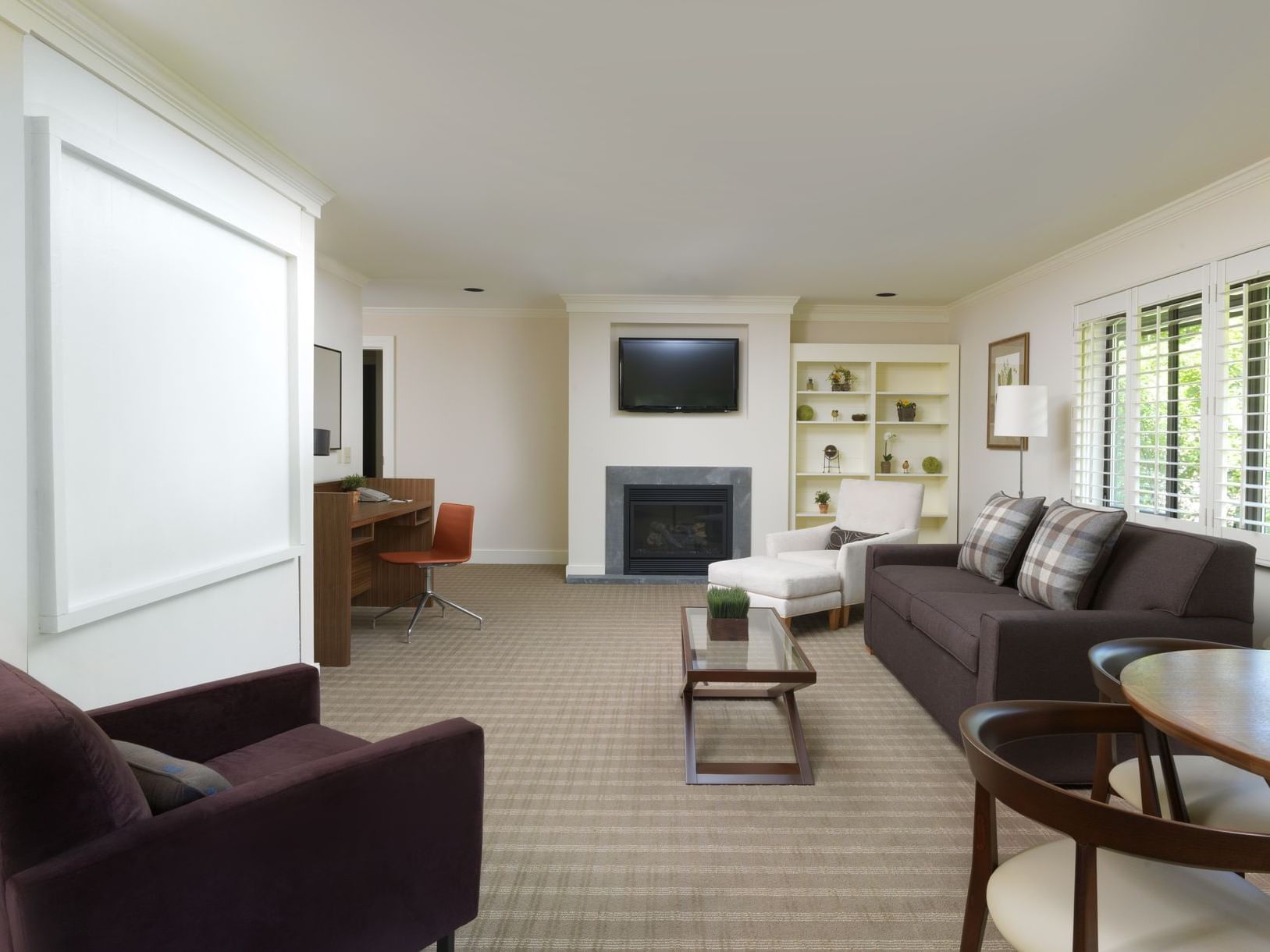 Living area in the Cotton Brook Suite at Topnotch Stowe Resort