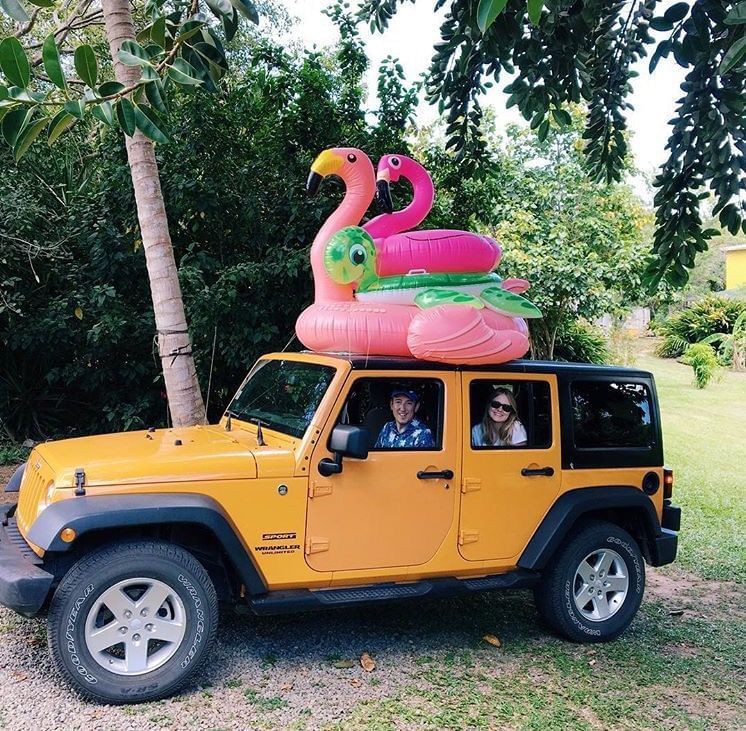 Family on a cruise in a Jeep near El Blok Hotel 