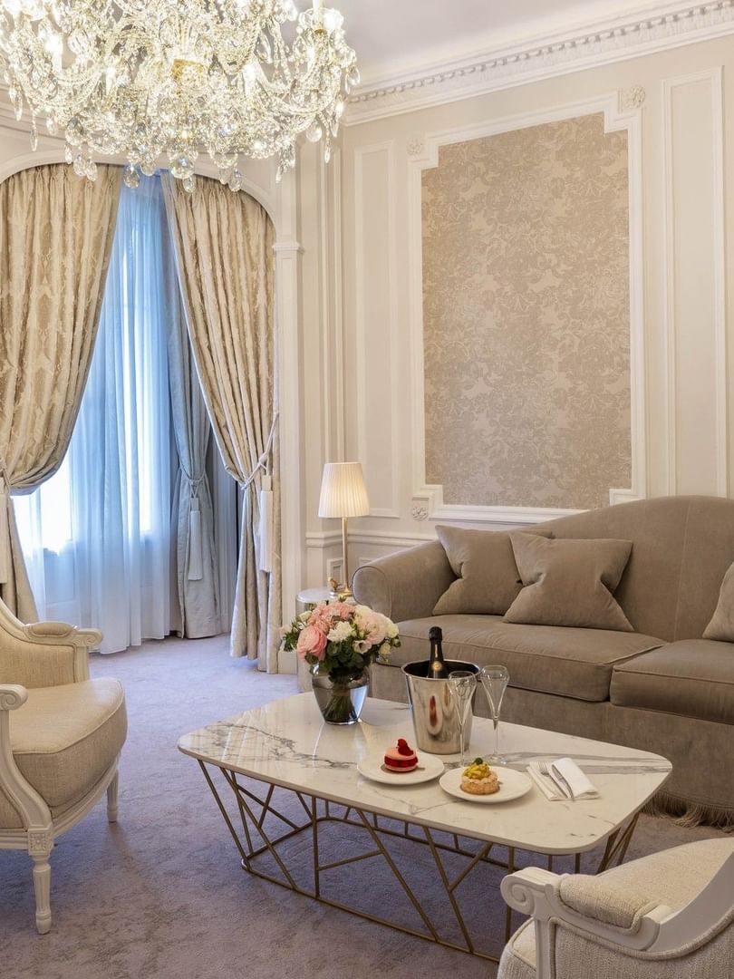 Elegant Prestige Suite with Rue de la Paix view at Hôtel Westminster Paris.