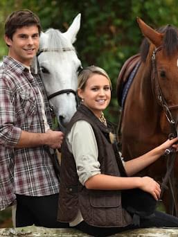 Couple posing next to the horses near Cove Pocono Resorts