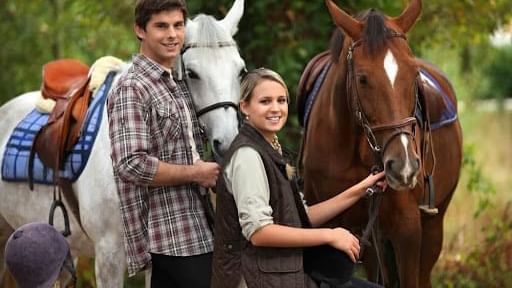 Couple posing next to the horses near Cove Pocono Resorts