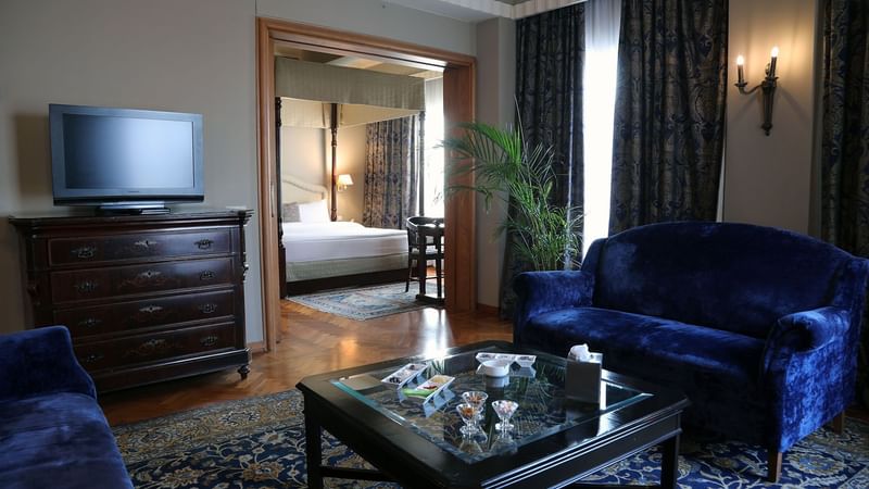 TV stand & lounge area in Executive Suite at Warwick Palm Beach Hotel - Beirut