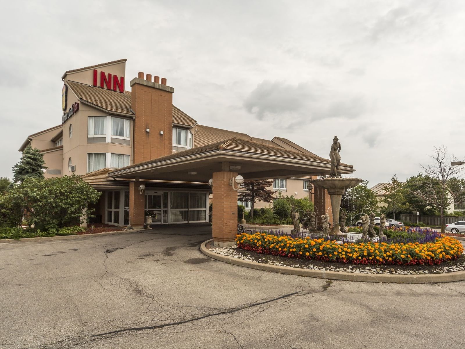 Exterior View - Monte Carlo Inns Oakville Suites