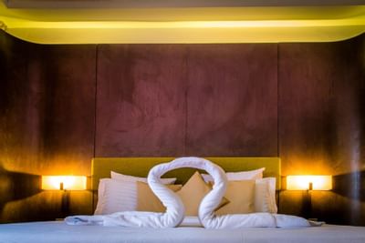 Lit d'une Suite, décoré avec serviettes en forme de cygnes