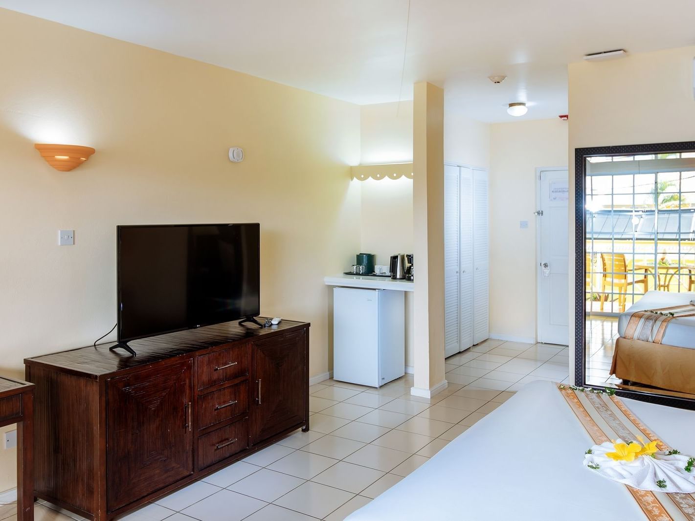 tv and mini fridge