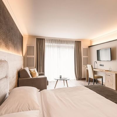 Bed, desk & lounge Family Superior Suite, Falkensteiner Hotels