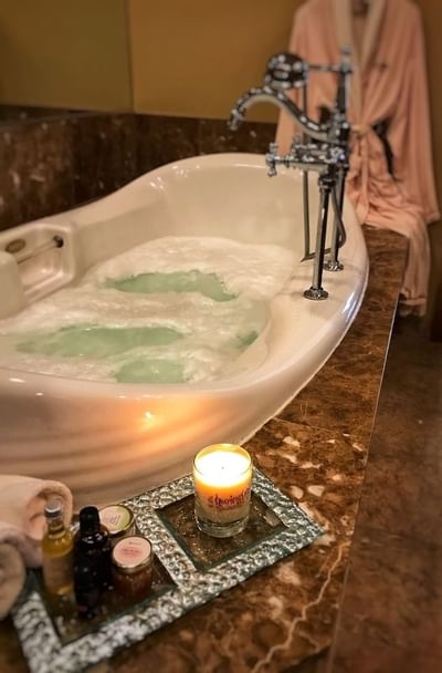 Candle & essential oils by a bathtub, The Herrington Inn & Spa
