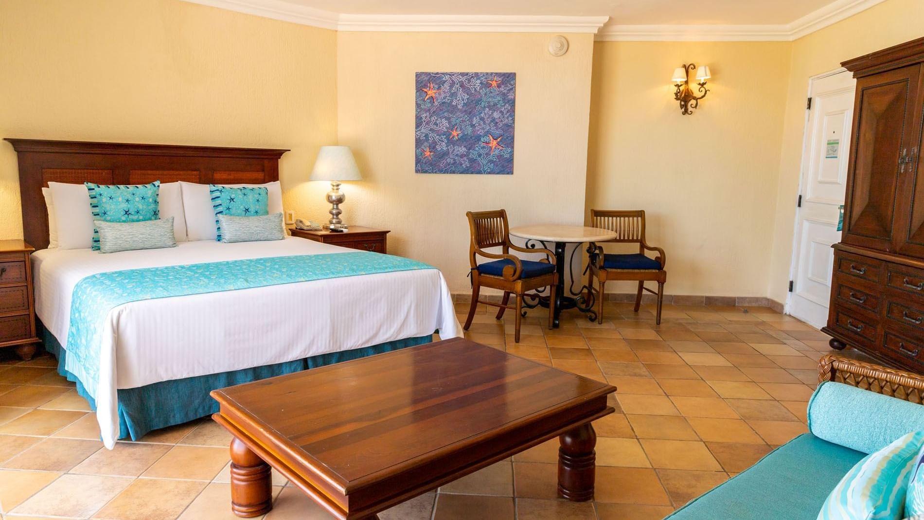 King bed & table in Elite Garden View at Mundo Imperial