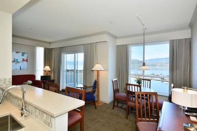 Kitchen and dining in One Bedroom at Manteo Resort Waterfront