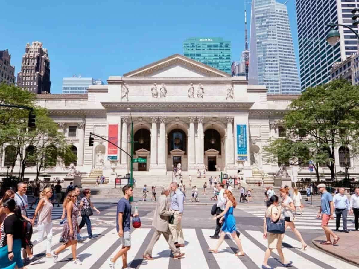 new york public library exterior in midtown manhattan