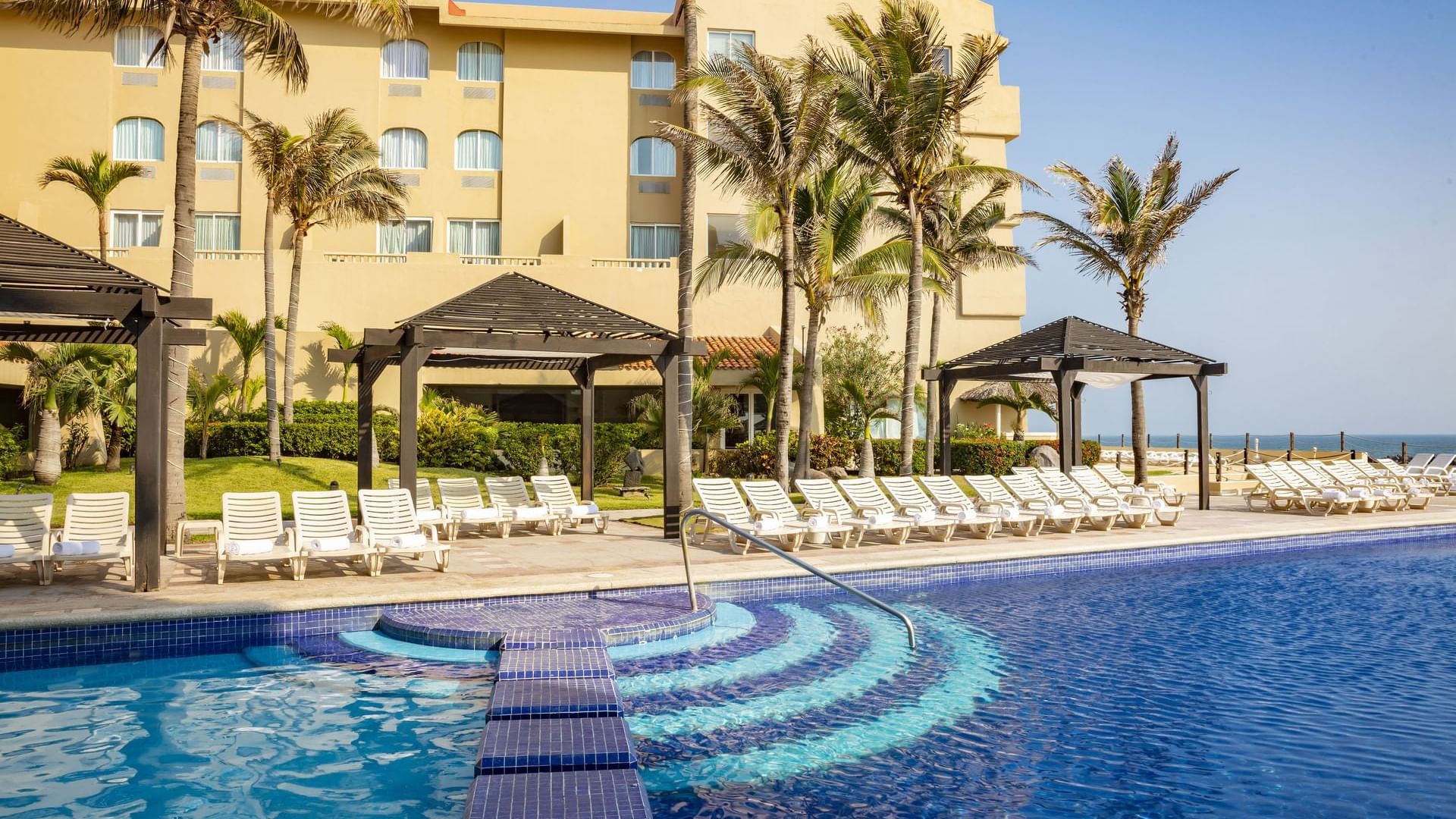 Lined sunbeds by the outdoor pool at FI Veracruz Boca del Río