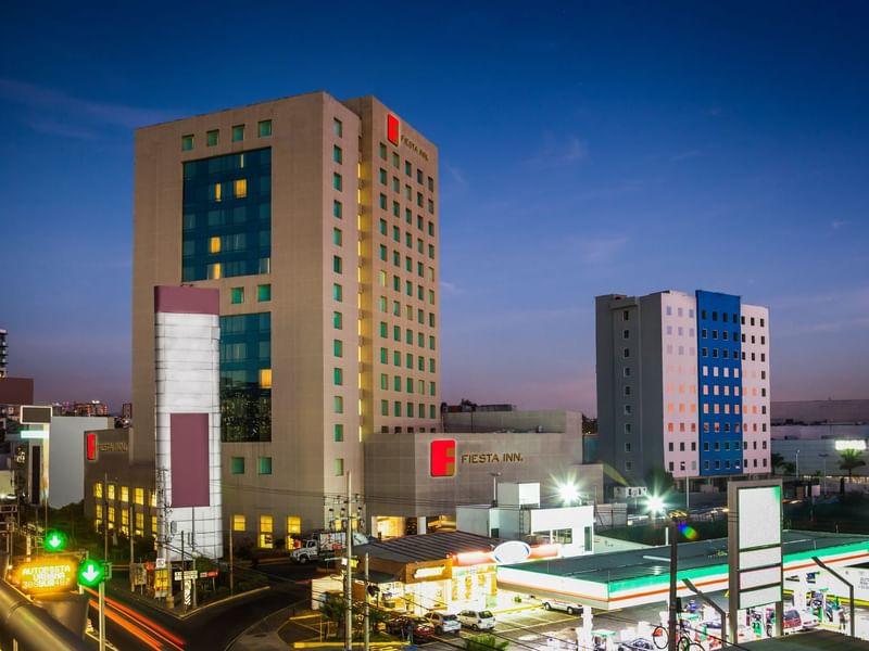A distant view of FI Periférico Sur facade at night time