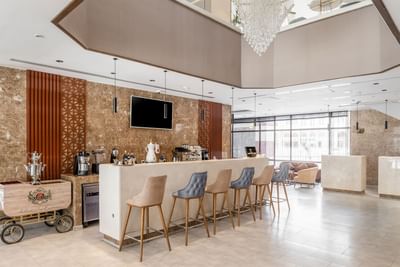 Al Rawdah cafe chair arrangement at Elaf Al Taqwa Hotel