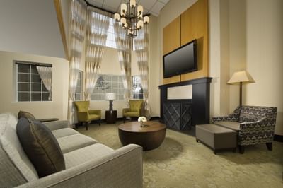 Lobby area at Redmond Inn Washington hotel