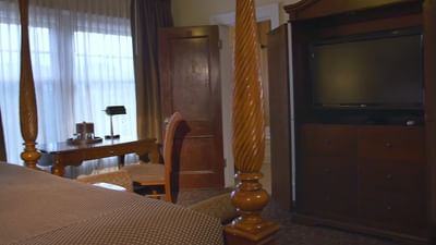 Stanley Deluxe King Room