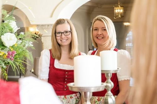 Reservierungsmitarbeiter des ...liebes Rot-Flüh Wellnesshotel im Tannheimer Tal in Tirol. 