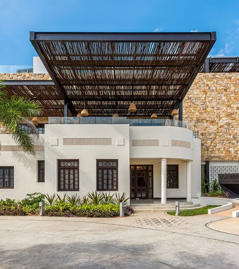 Exterior view of Fachada at Mundo Imperial