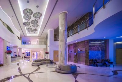 Imagen de fondo con línea de textura metálica utilizada en el Hotel Dann Carlton Barranquilla