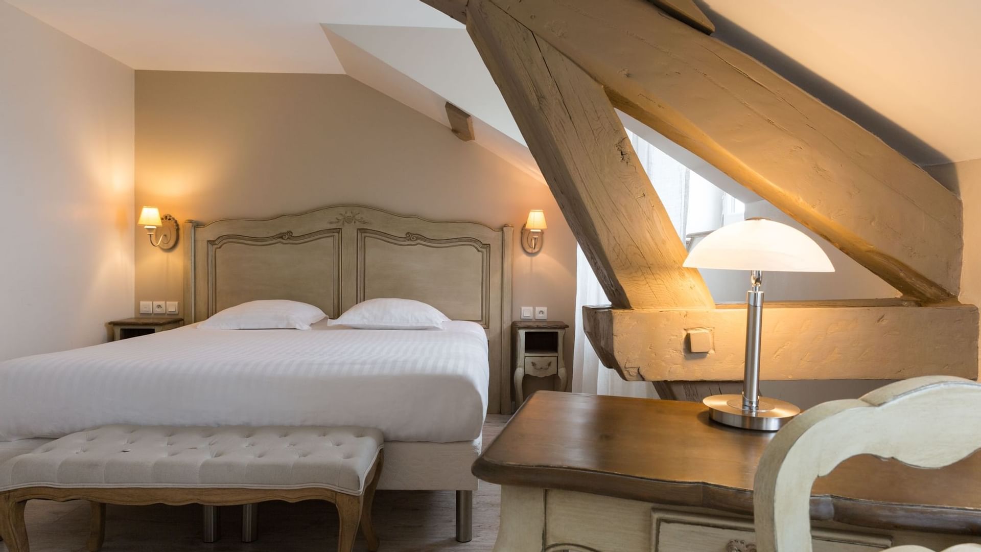 Classic Room with King bed at Hotel Les Poemes de Chartres