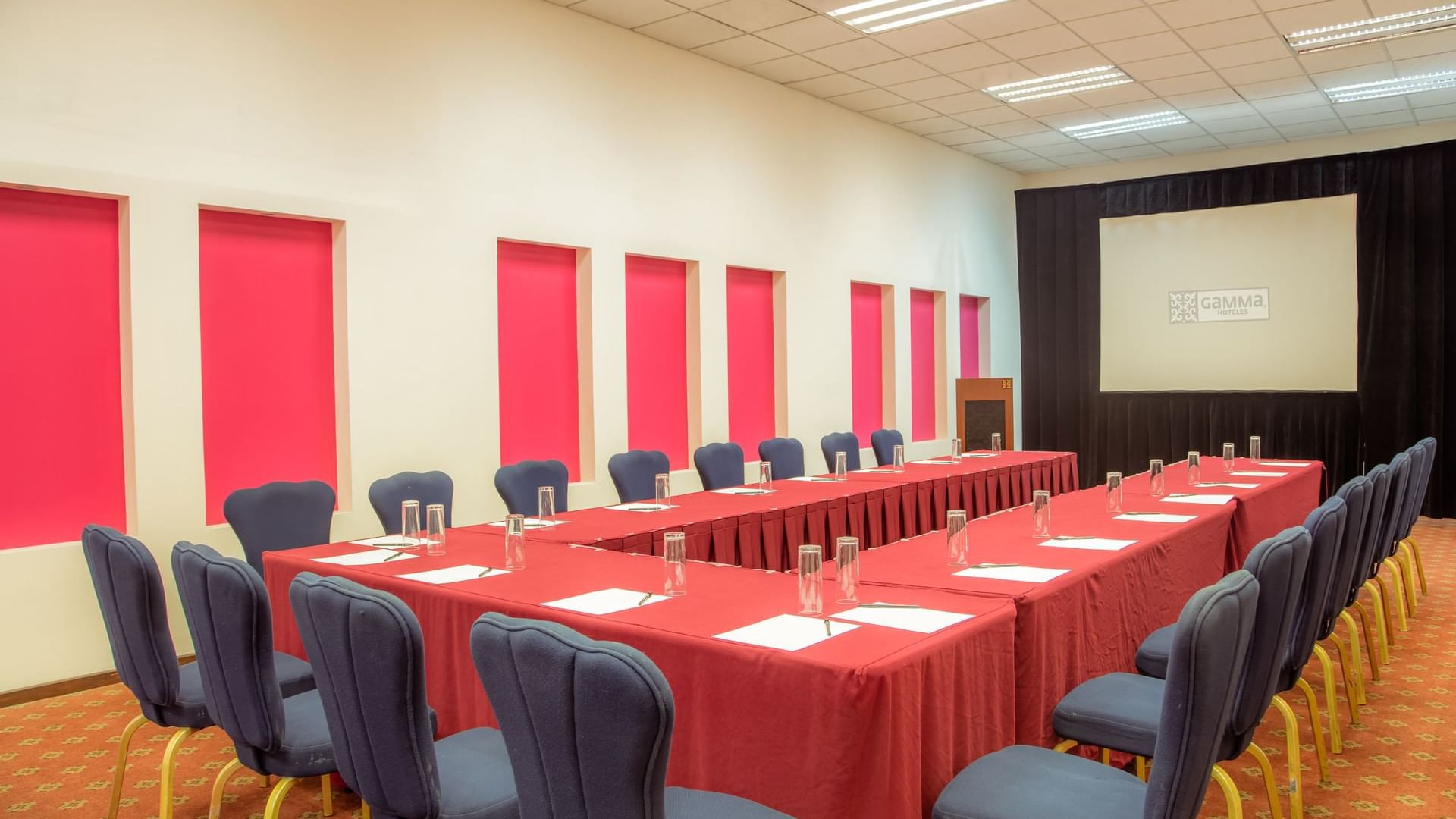 Table arranged in a meeting room at Gamma Mérida el Castellano