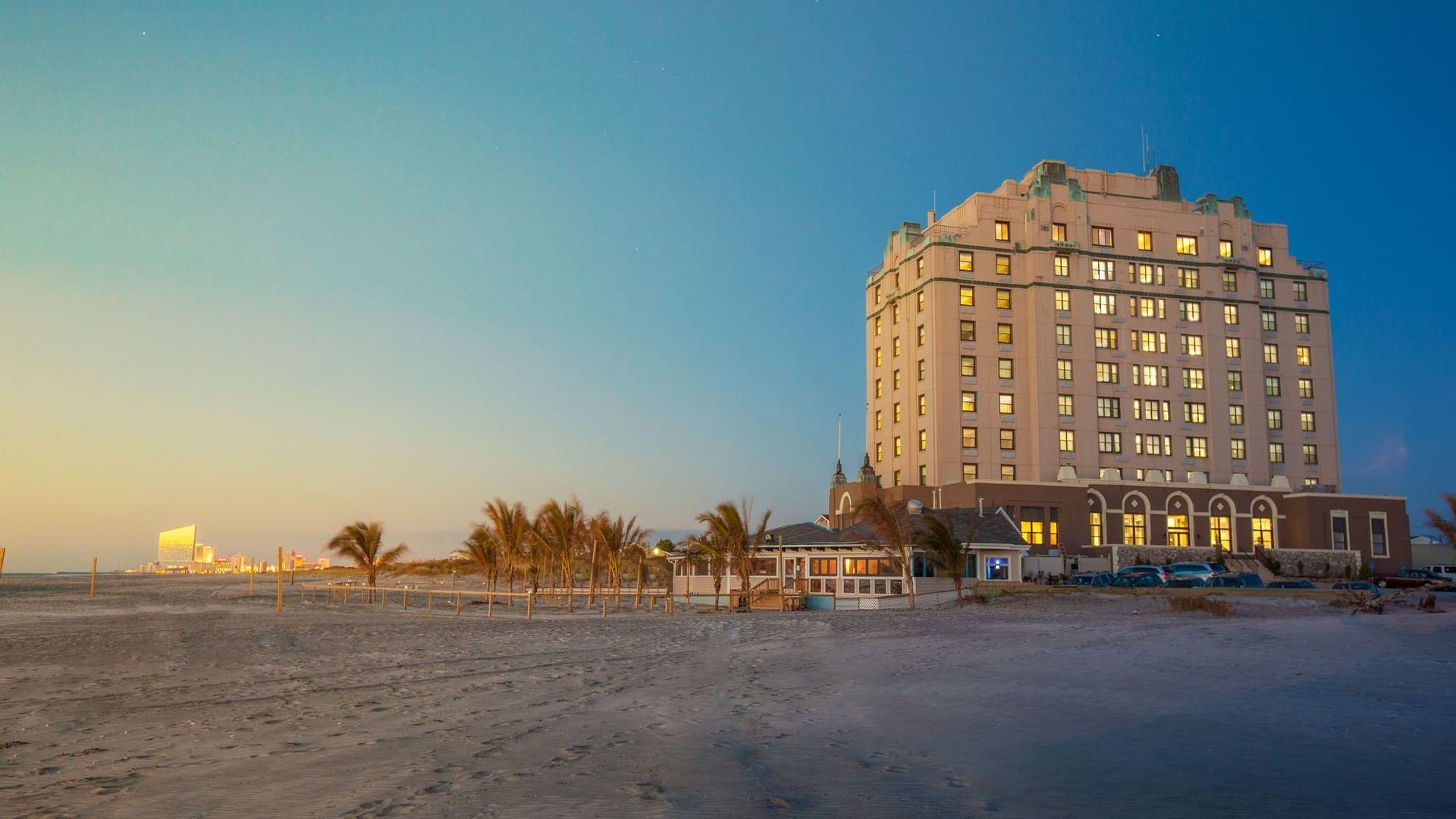  Exterior view of Legacy Vacation Resorts at night 