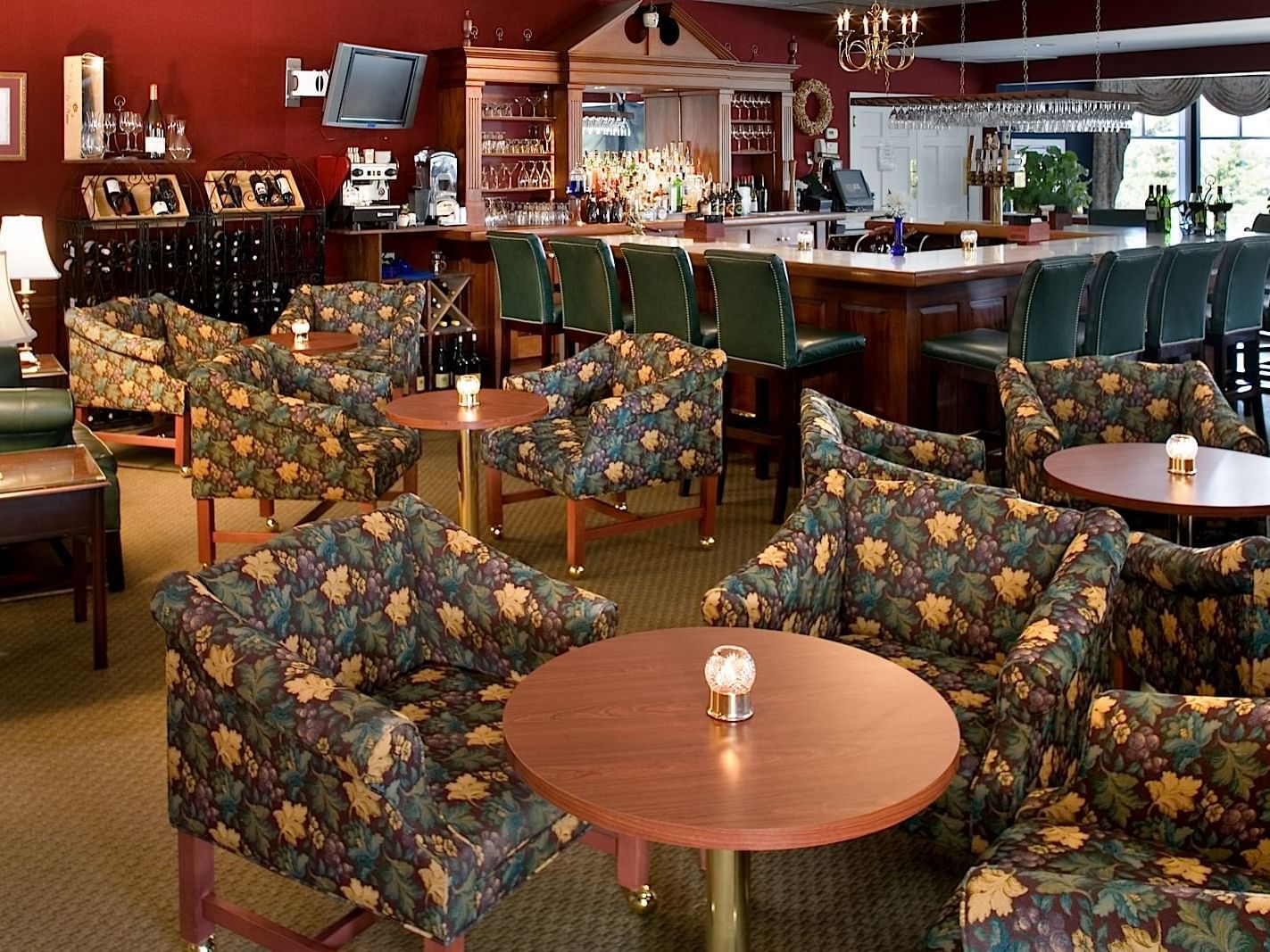 Interior of Tullamore Tavern restaurant at White Mountain Hotel