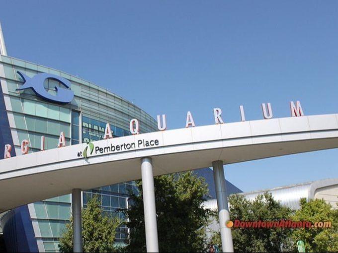 Exterior view of Georgia Aquarium near Artmore Hotel