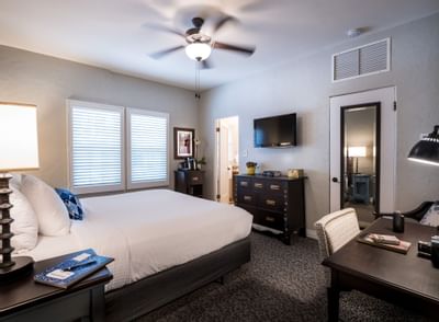 Deluxe Room | Hotel Deals in Coronado | El Cordova Hotel