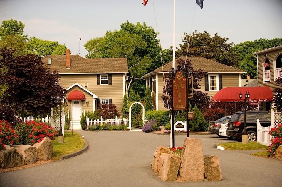 exterior street of Bar Harbor Manor