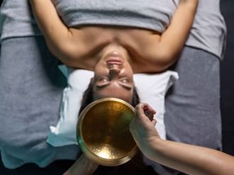 علاج النوم في السبا، فندق بلازو فيرساتشي في دبي