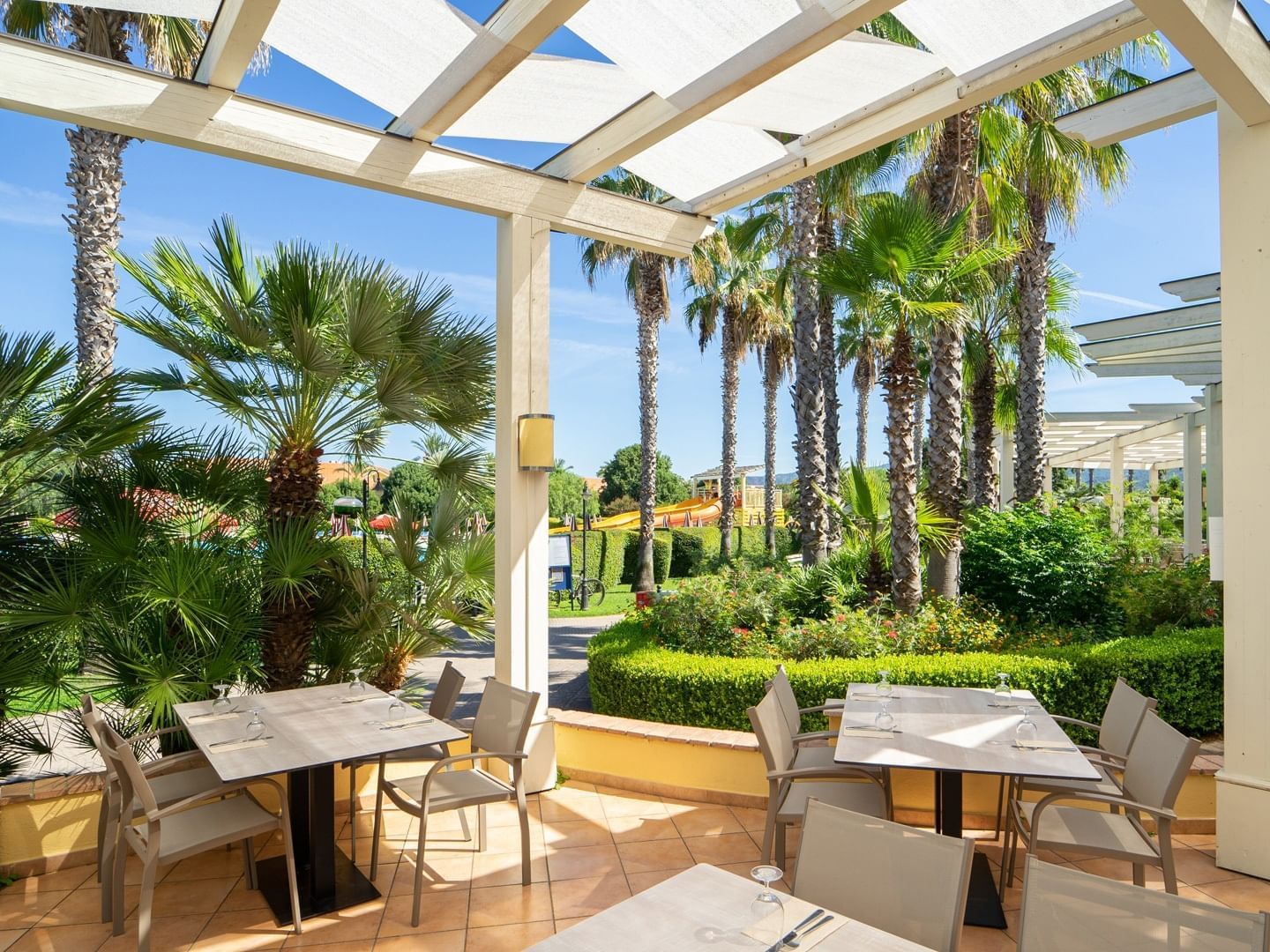 Dining area in Il Giardino & garden at Falkensteiner Hotels