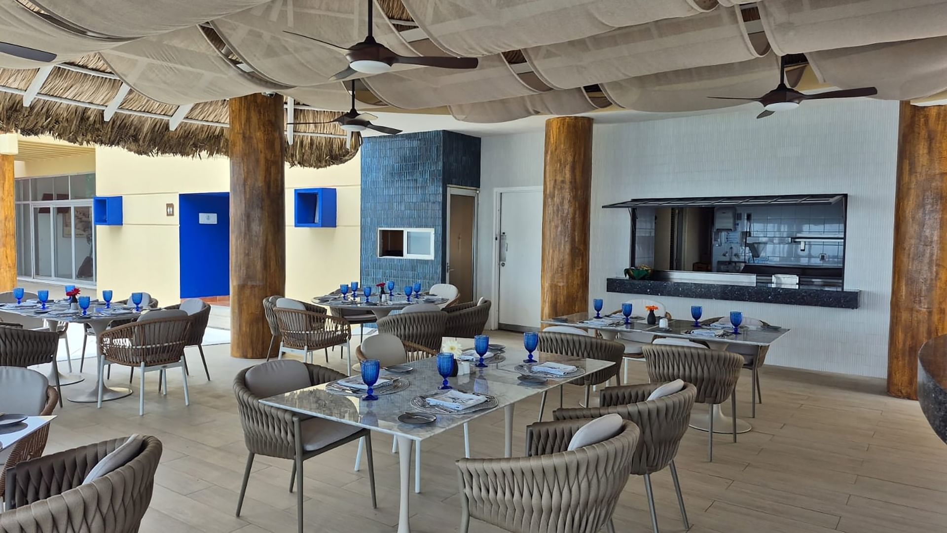 Interior elegante de La Vela en Camino Real Veracruz, Boca del Río.