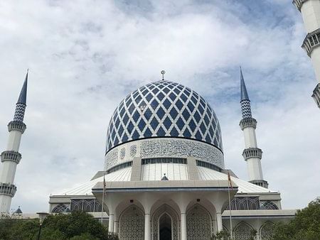 Sultan Salahuddin Abdul Aziz Shah Mosque near The Saujana Hotel Kuala Lumpur