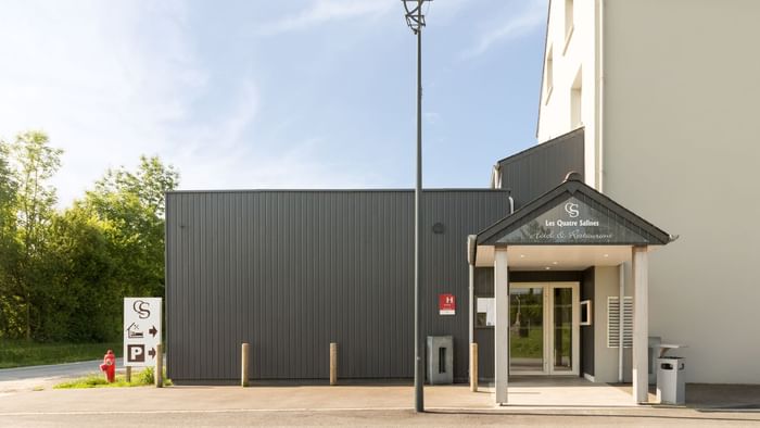 Entrance at Hotel Les Quatre Salines