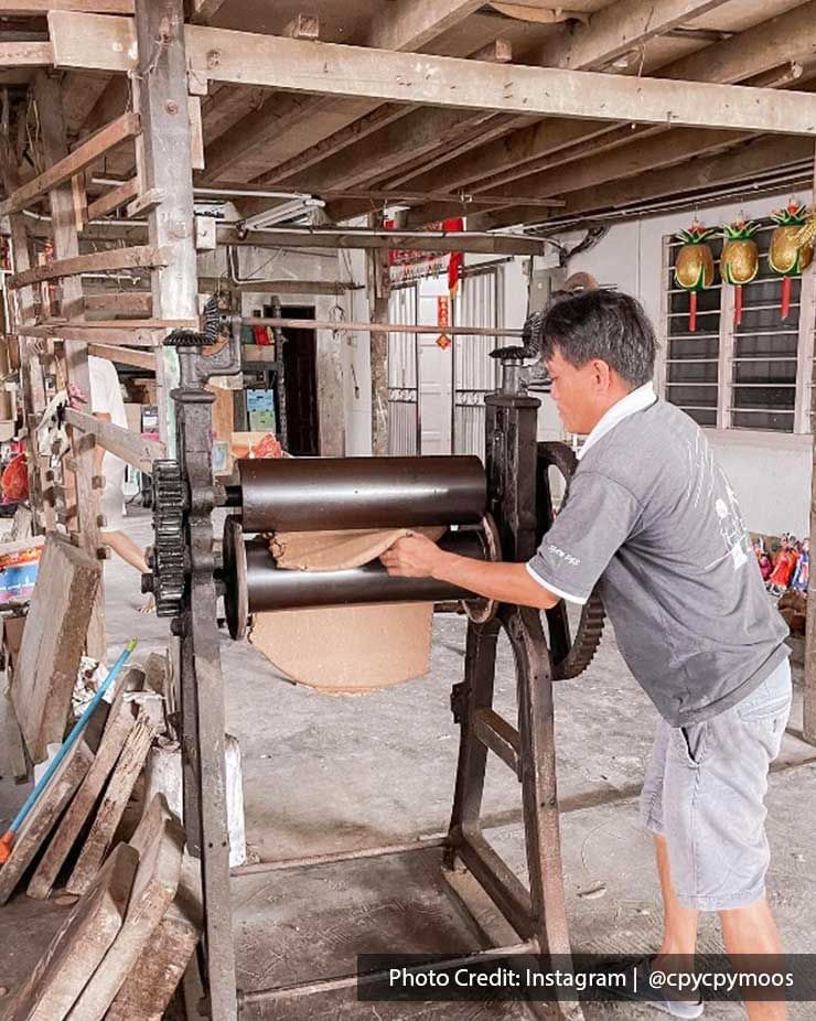 The process of crafting Chinese dragon incense in Hun Leng Heong Hang - Lexis Suites Penang