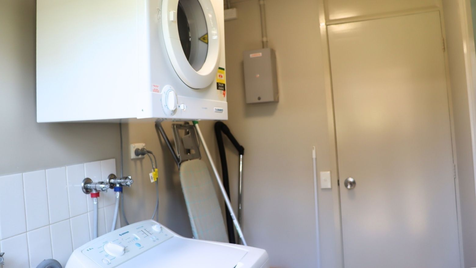 Laundry room with washing machine and dryer at La Trobe University - Villas.