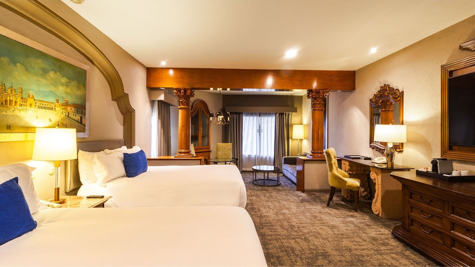 2 Double Grand Class, with dual beds and a work table with a chair, at the Quinta Real Guadalajara hotel