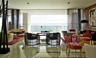 Space for a friendly chat at Hotel Cascais Miragem