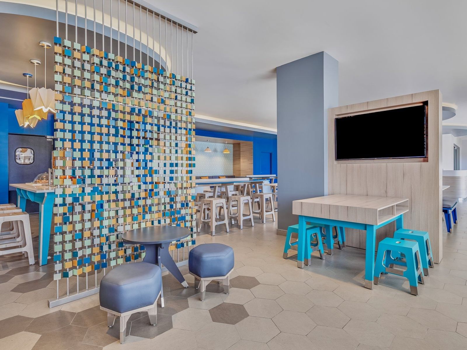 Lounge area with a TV & dining table at One Hotels