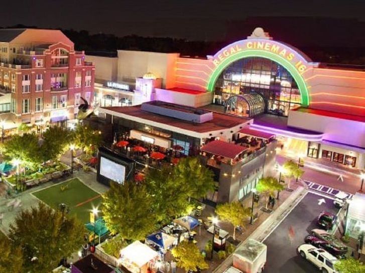 Aerial view of a movie theater in Atlanta near Artmore Hotel