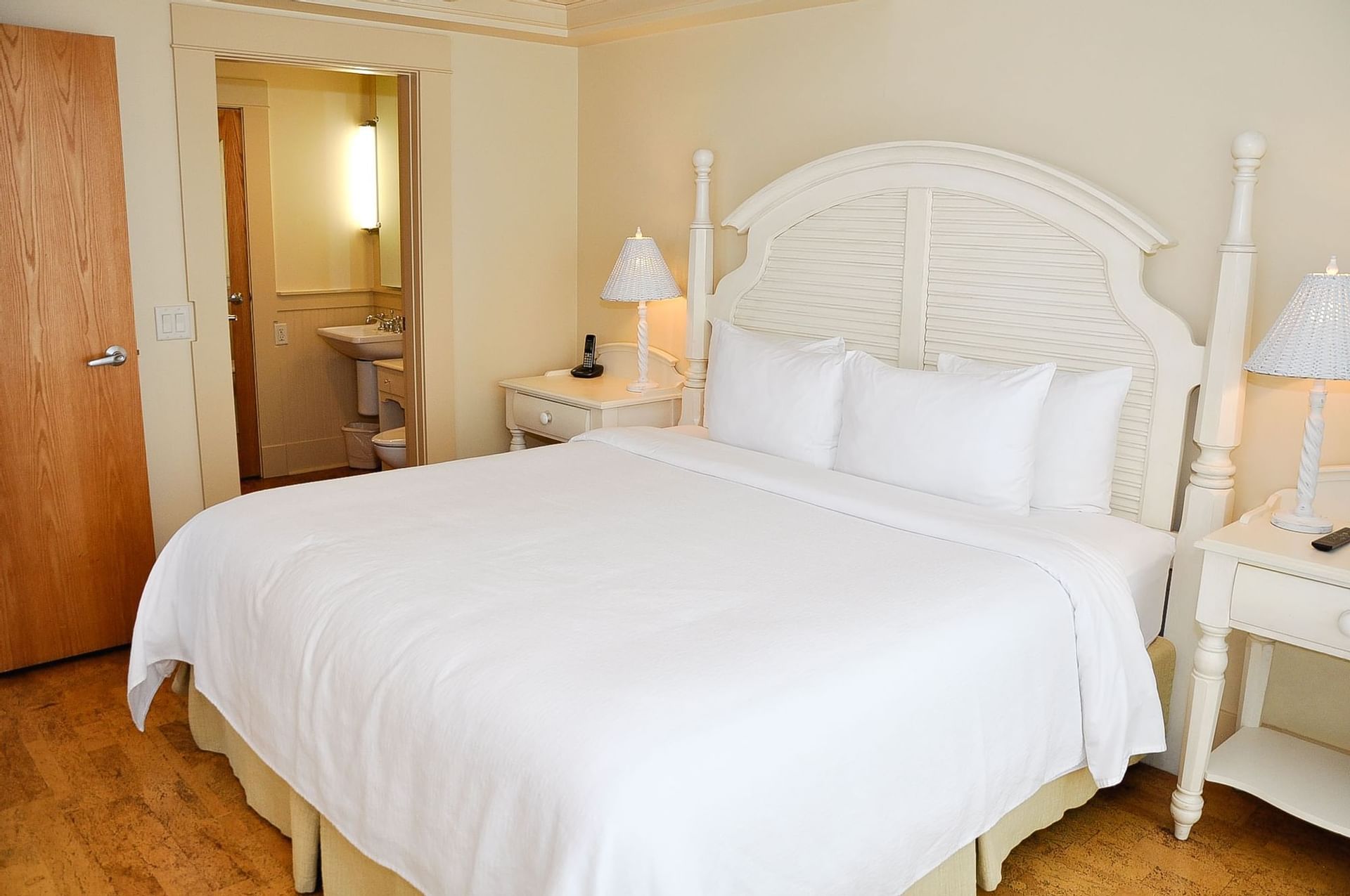 Bed in Arms Luxury Lake View Suites at Hotel Eldorado