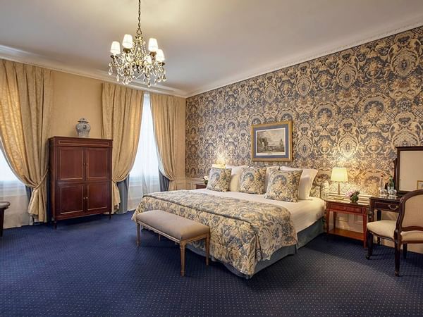 Bedroom arranged in a suite at Westminster Warwick Paris