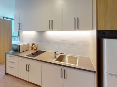 Melbourne-City-Studio-Twin-Accessible-Kitchen